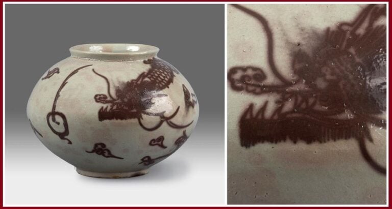 GRAND VASE EN FORME DE LUNE EN GRES A DECOR AU ROUGE DE FER DE DRAGON