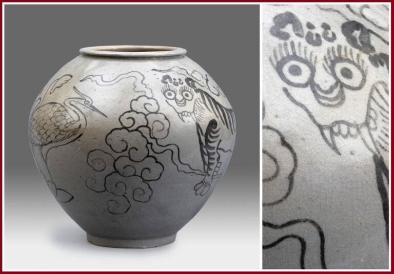 GRAND VASE EN FORME DE LUNE EN GRES AU TIGRE ET A L'AIGRETTE