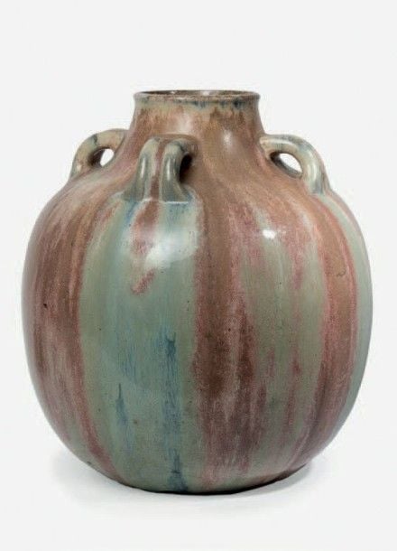 Grand vase globulaire à quatre anses en applique en grès émaillé vert à décor de coulures brun roug