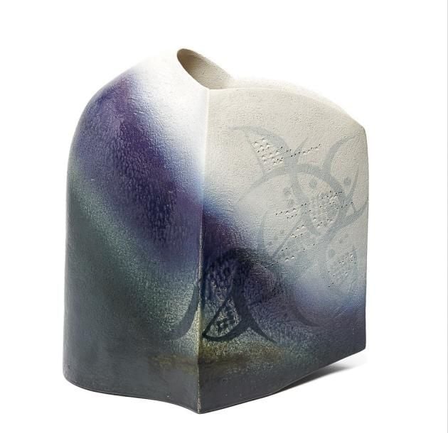 Grand vase moderne en céramique de forme irrégulièr