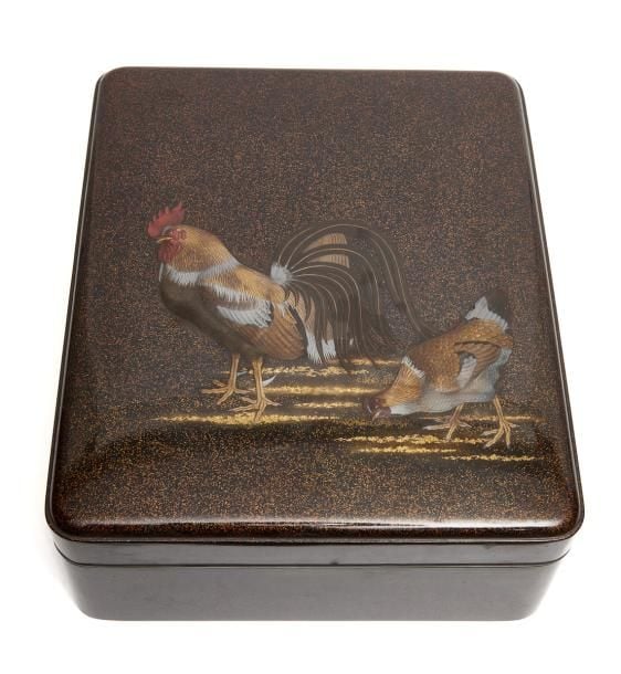 Grande boite à calligraphie laquée (ryoshibako) décorée d'un coq et d'une poul
