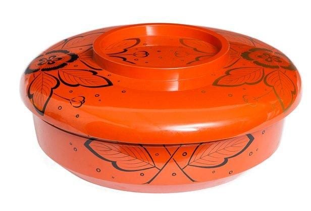 Grande boite laquée de couleur rouge-cinabre de forme arrondi