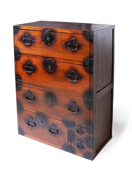 Grande commode (isho tansu) en bois keyaki en deux partie