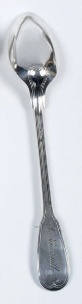 GRANDE CUILLÈRE À RAGOÛT en argent massif de modèle filets à la spatule gravée «