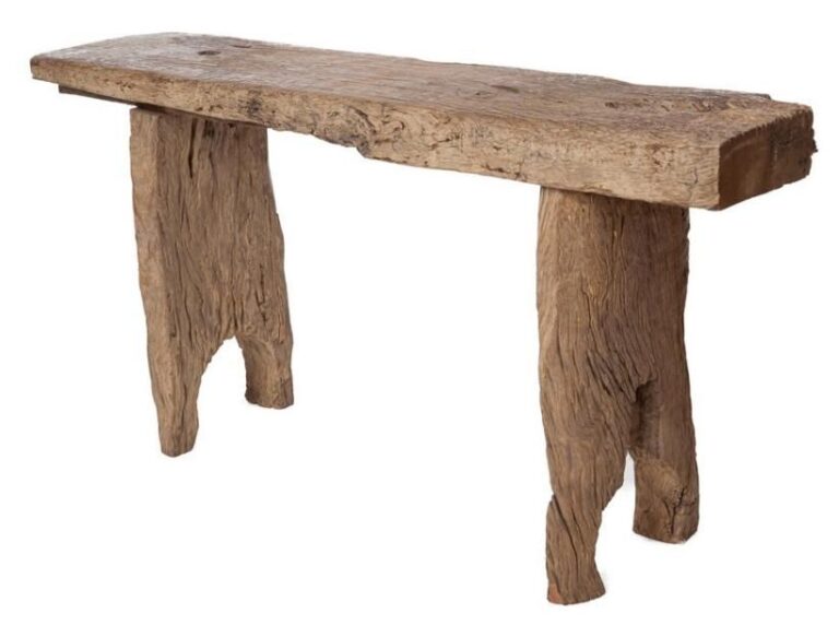 Grande et lourde table en bois confectionnée à partir de bois érodé des Philippine
