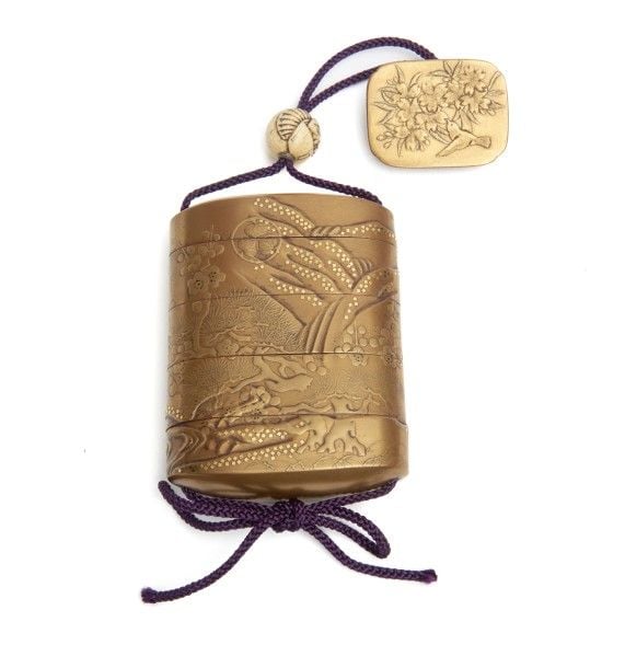 Grande Inr? (petite boite destinée à transporter des remèdes et autres petits objets) garni de laque à cinq compartiment