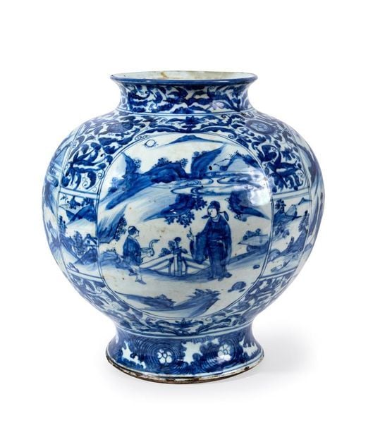 GRANDE JARRE EN PORCELAINE BLEU BLANC