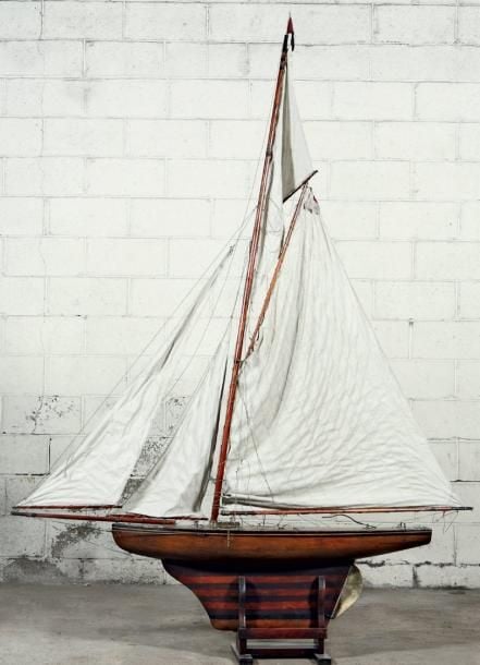 GRANDE MAQUETTE NAVIGANTE DE YACHT en acajo