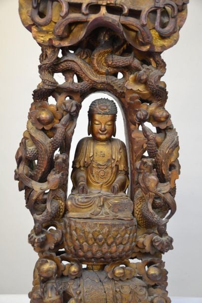 GRANDE SCULPTURE EN BOIS SCULPTE FORMANT AUTEL