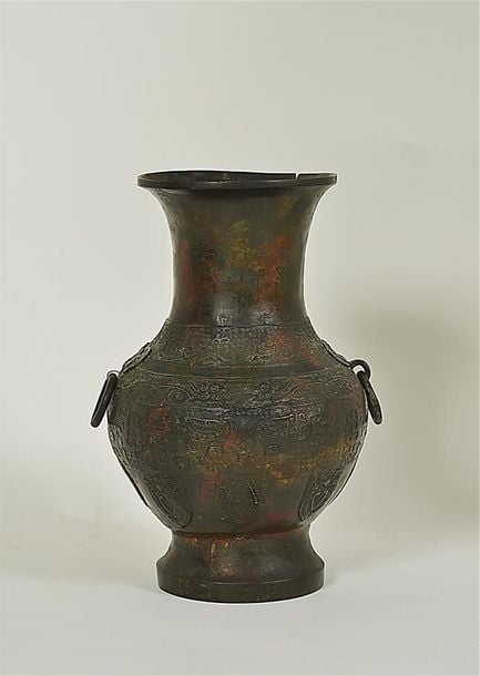 GRANDE VAISSELLE ARCHAÏSANTE EN BRONZE, HU