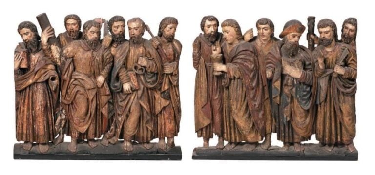 Groupe d'applique en deux parties, représentant le collège apostolique en bois de résineux sculpté, doré et polychrom