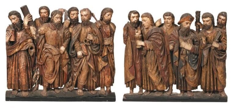 Groupe d'applique en deux parties, représentant le collège apostolique en bois de résineux sculpté, doré et polychrom