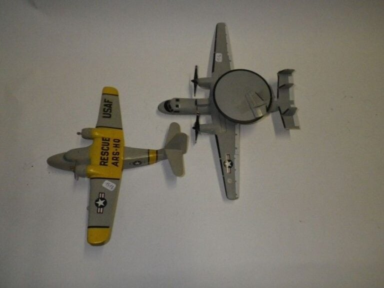 GRUMMAN HU 16 Albatros Rescue et GRUMMAN E-2 HAWEKEY