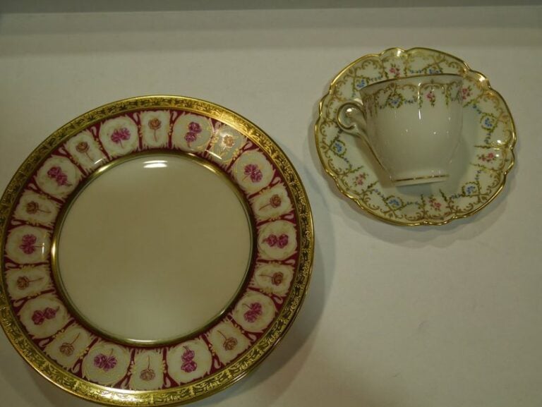 HAVILAND : assiettes à dessert , service à café etc