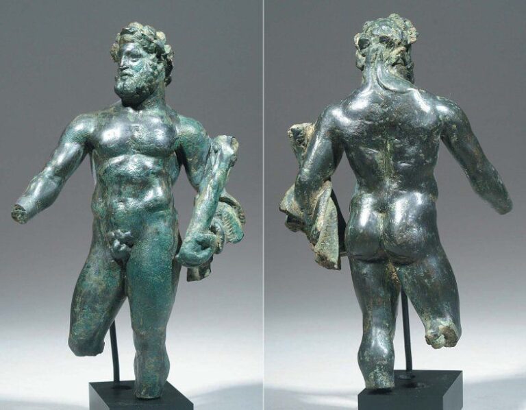 HERCULE Statuette d'Hercule dit « Farnese », debout, nu, la barbe frisée, la tête ceinte d'une couronne de laurier, tenant sur son bras gauche sa massue recouverte de la dépouille du lion de Némé