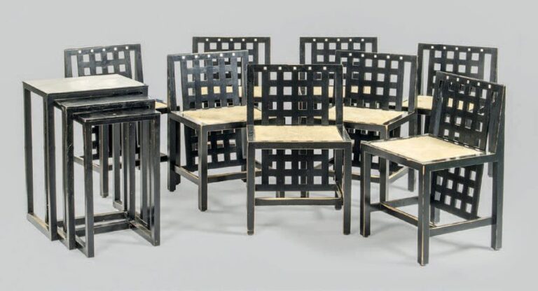 Huit chaises basses, modèle Hill House, en bois teinté noir à dossier plat renversé et incrustation de nacr