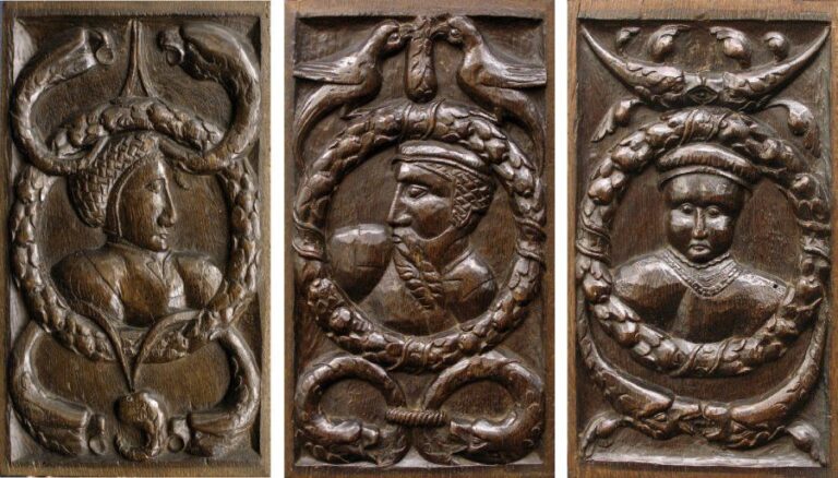 Huit panneaux en chêne sculpté, provenant d'un coffre, à décor de personnages dans des encadrements à couronnes de fleurs et dauphins XVIIe siècle H : 39 - L : 22