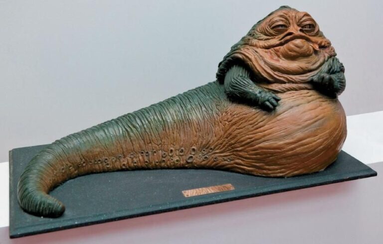 Illusive Originals Concept Jabba the Hutt - Statue Latex Neuf USA, 1994 Réplique extrêmement détaillée (issue des archives de Lucasfilms) en latex sur présentoir en bois & plaque certificat en cuivre 75 cm