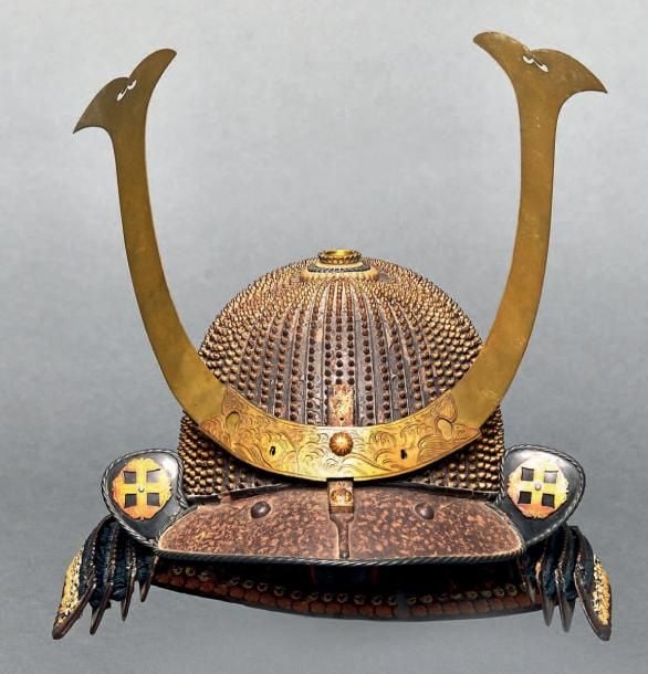 IMPORTANT CASQUE HOSHI KABUTO à soixante-quatre lamelles («casque étoile»