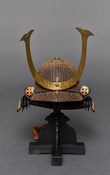 Important casque hoshi kabuto à soixante-quatre lamelles (« casque étoile »