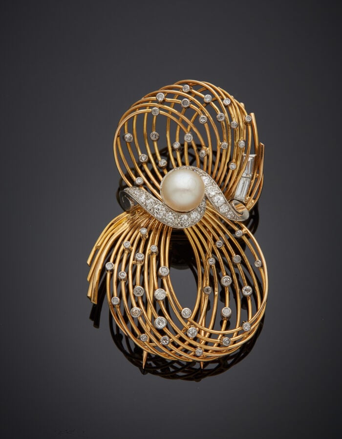Important CLIP de CORSAGE "noeud" en platine (950‰) et fil d'or jaune (750‰) ce…