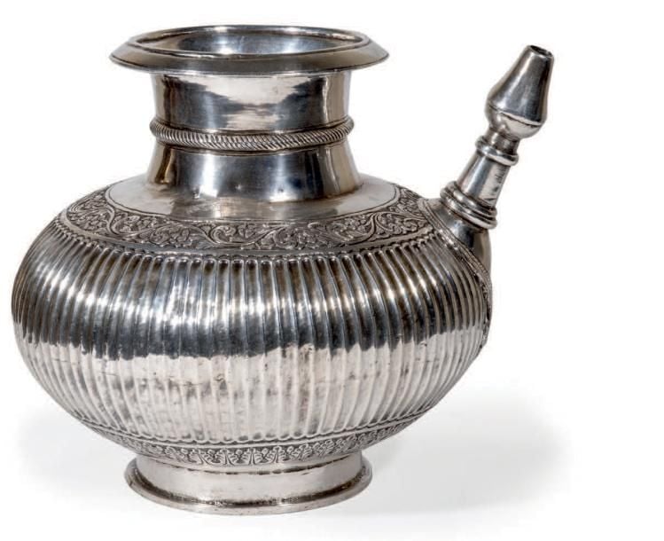 Important lota indien en argent