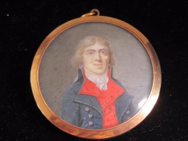 Important PENDENTIF ouvrant, circulaire en or rose (750 millièmes) retenant une miniature peinte sur papie