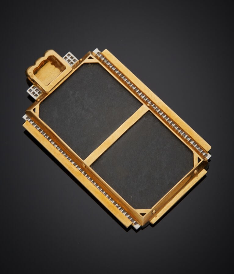 Important PENDENTIF plaque "mosaïque" en platine (950‰) et or jaune (750‰) à mo…