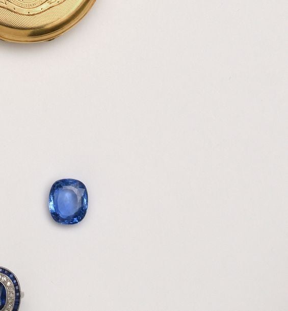 IMPORTANT SAPHIR coussin facetté de 12,09 carat
