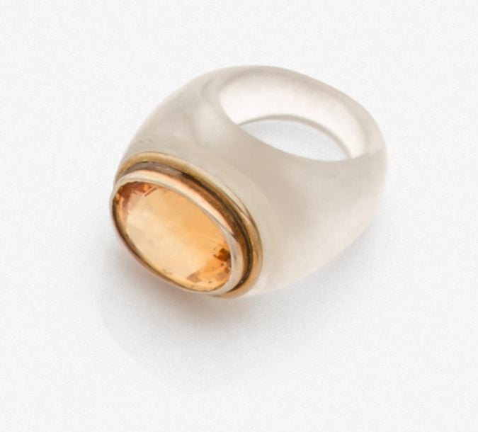 •Importante BAGUE chevalière en cristal de roche surmontée d'un citrine ovale sertie clos en vermeil (mi
