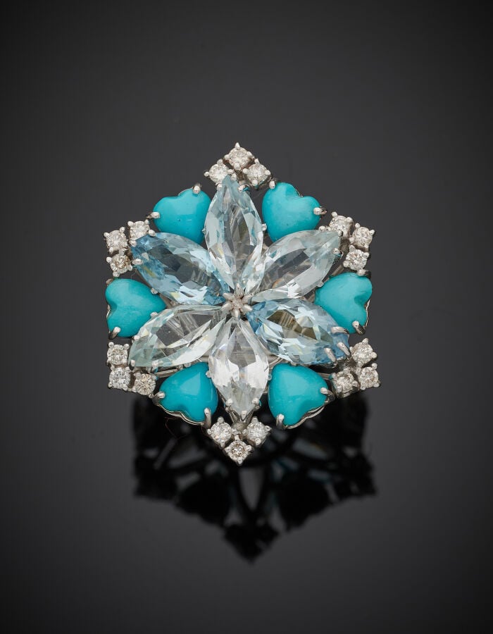 Importante BAGUE « fleur » en or gris (585‰) 14 carats, ajouré, serti de six ai…