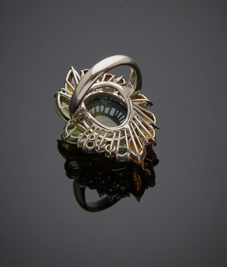 Importante BAGUE « marquise cocktail » en platine (min. 800‰) serti d'un saphir…