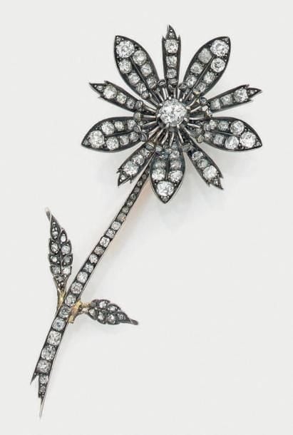 Importante BROCHE «fleur» en or rose (750 millièmes) et argent (mi