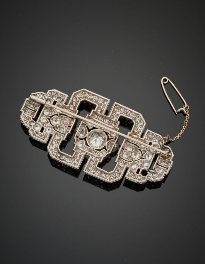 Importante BROCHE plaque géométrique, en platine (min. 800‰) et or gris (750‰)…