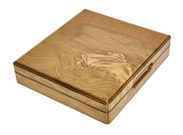 Importante écritoire carrée (suzuribako) laqué o