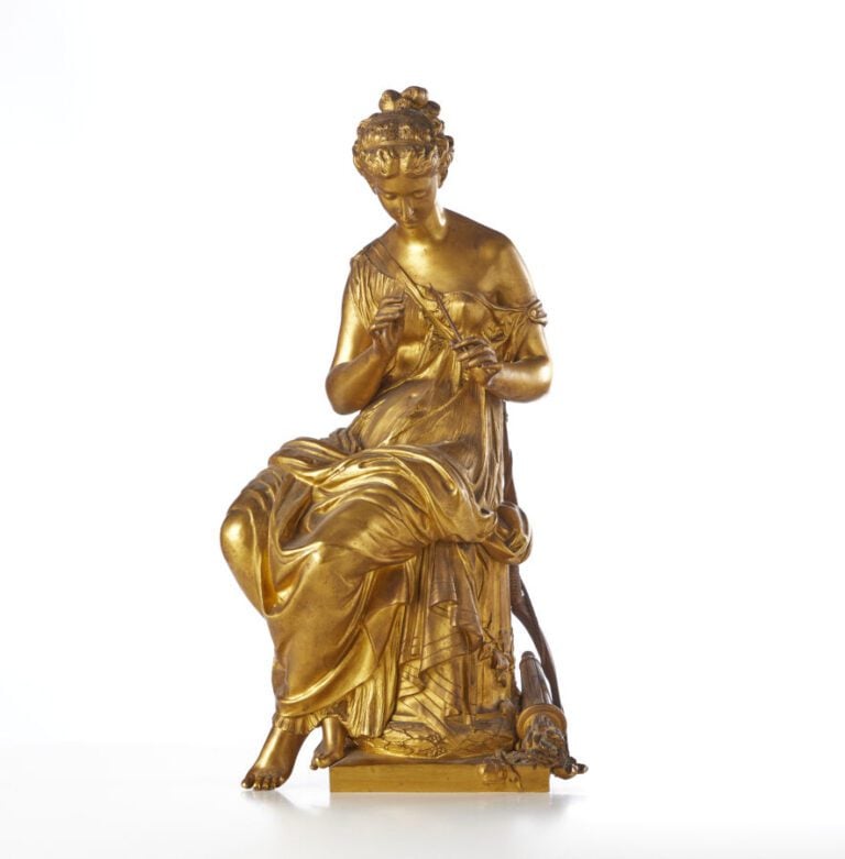 IMPORTANTE GARNITURE - En bronze doré, socles en albâtre et guirlandes - de bro…