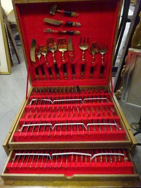 IMPORTANTE MENAGERE SIAM DANS SON COFFRET