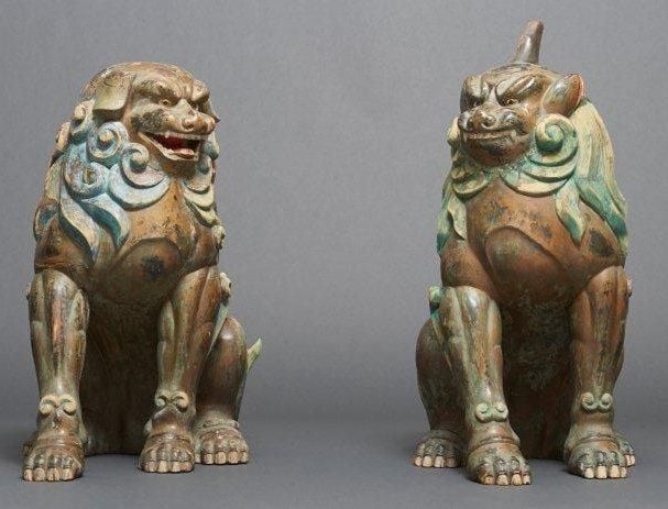 Importante paire de deux chien-lions polychromes (shishi ou koma-inu