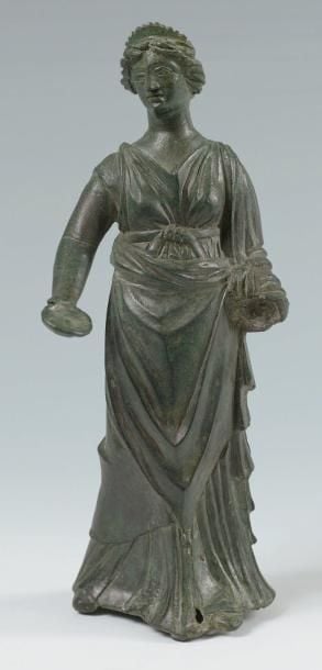 Importante statuette féminine dans l'attitude de l'offrand