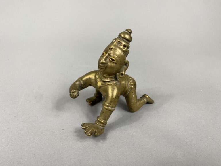 Inde - Petit sujet en bronze représentant une divinité marchant à genoux - (acc…