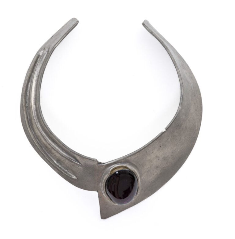 JACQUES GAUTIER (1924-2004) - Pièce unique - Collier torque en métal patiné sur…