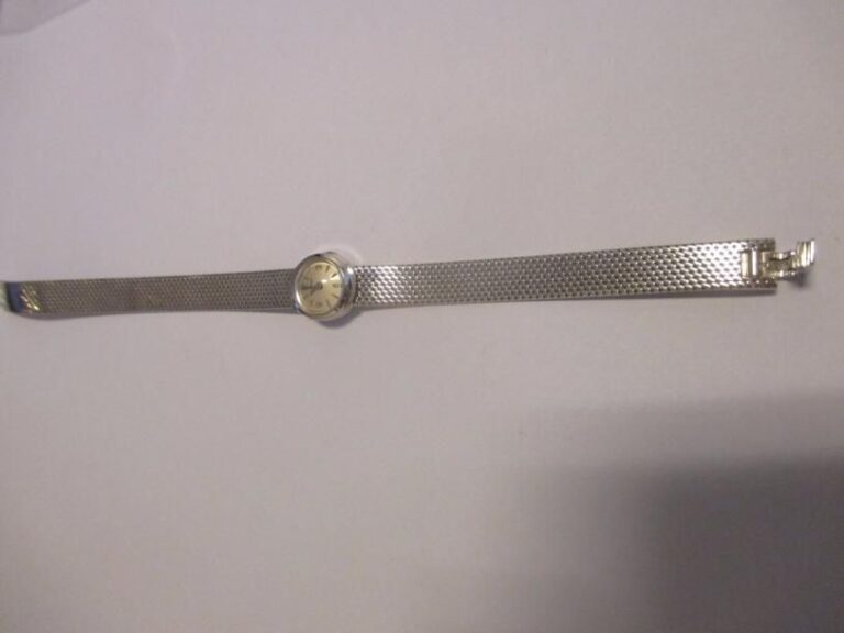 JAEGER-LECOULTRE Montre bracelet de dame en or blanc 18K (750°/00