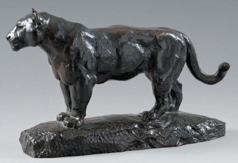 Jaguar debout Épreuve en bronze à patine noire Signé