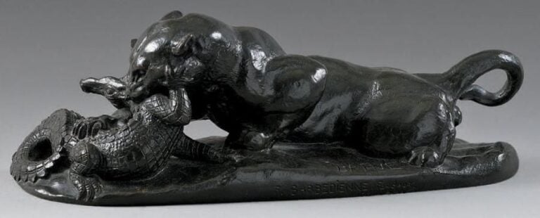 Jaguar dévorant un crocodile Épreuve en bronze à patine noire Signé