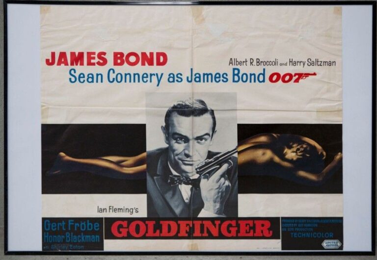 James Bond Affiche Belge Goldfinger 57 x 48 cm Occasion avec plis et traces de ruban adhesif - encadrée 1964 Belgique