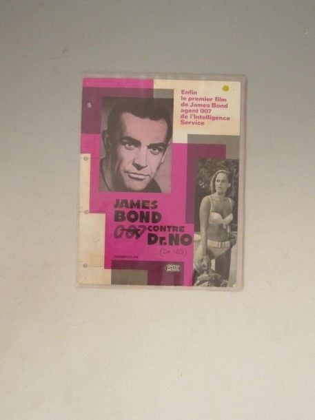 James Bond contre Dr No-Synopsis ou scénarion illustré de 1962-4 trous de perforations sur le côté