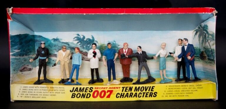 James Bond Gilbert - Set 10 figurines plastiques dans grand Diorama de Dr No Occasion en boite 1965 Angleterre Le fusil de James Bond est inclus - Il manque les bouteilles de plongée