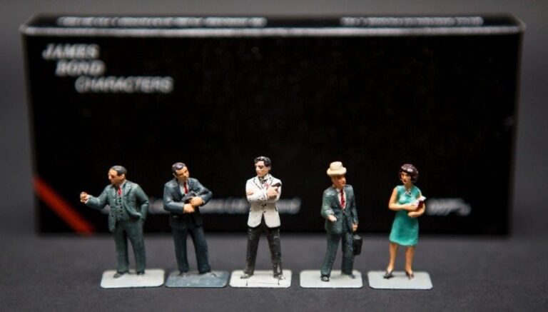 James Bond Little Lead Soldier - Set de 5 figurines en plomb - Bond's Team Neuf en boite