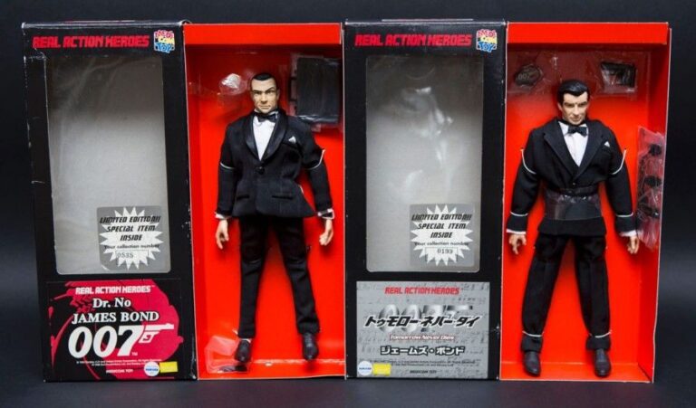 James Bond MEDICOM - Lot de 2 poupées articulées en smoking Sean Connery - Pierce Brosnan Neuf en Boite 1998 Japon