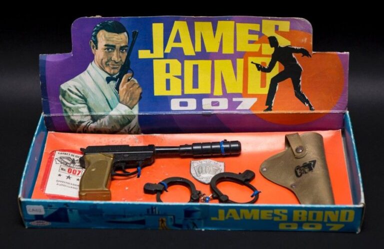 James Bond Pilen/Lone Star - James Bond Gun Set (Revolver et Holster + Menottes + Insigne) Occasion en Boite